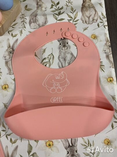 Силиконовая детская посуда и нагрудники