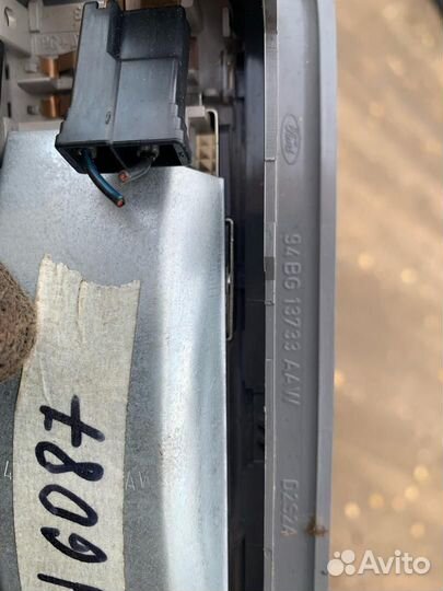 Фонарь салона (плафон) передний левый верхний Ford