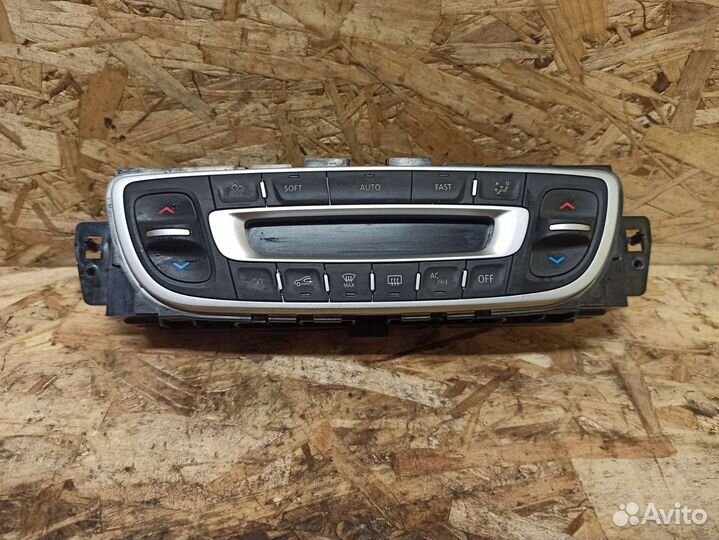 Блок управления климатом Renault Fluence