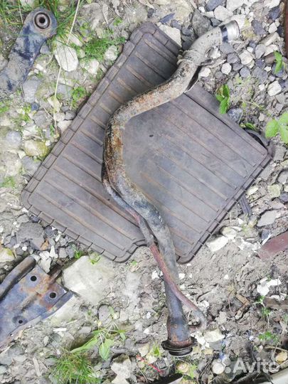 Заливная горловина бензобака Митсубиси Лансер 9