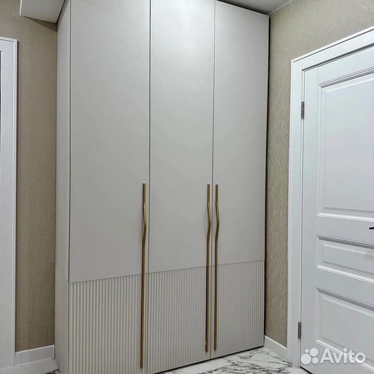 Шкаф распашной