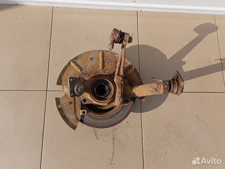 Поворотный кулак передний левый Шевроле Нива