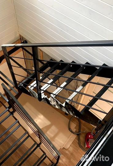 Лестничные перила кованные с монтажем