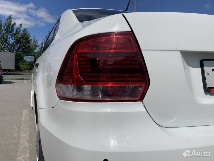 Задний левый фонарь поло седан