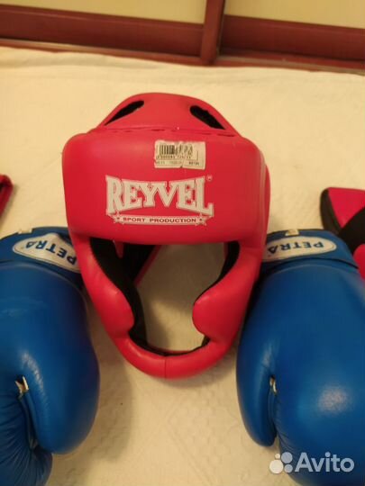 Шлем. Перчатки. Наколенники. Тхэквондо