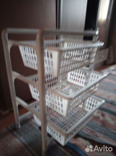 Этажерка с выдвижными ящиксми