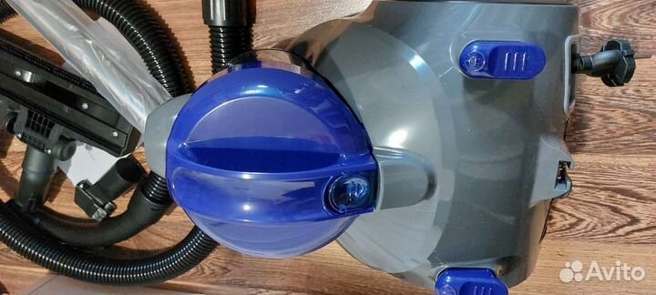 Пылесос безмешковый новый