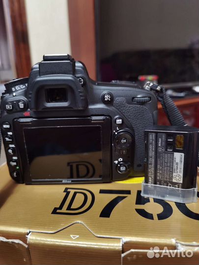 Зеркальный фотоаппарат Nikon D750
