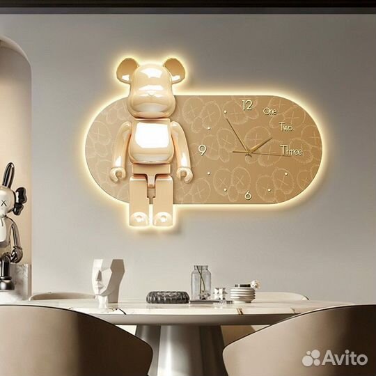 Часы настенные Bearbrick с подсветкой