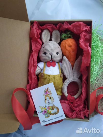 Вязаный Зайчик. Погремушка. Шуршащие ушки