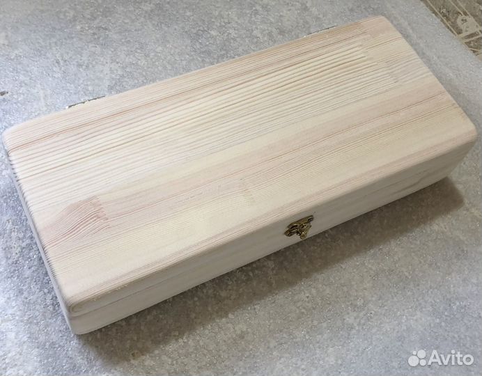 Деревянная шкатулка