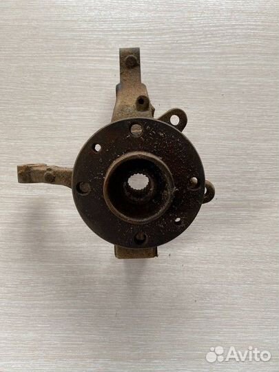 Кулак поворотный передний правый без ABS