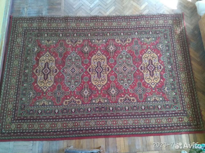 Ковёр 2х2,9 в отличном состоянии