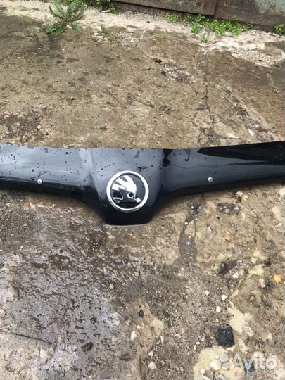 Продам ветровик (мухоотбойник) на капот шкода окта