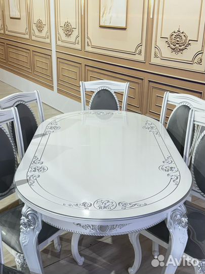 Кухонный стол и стулья