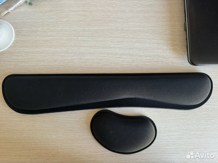 Подушка под запястье для клавиатуры и мышки