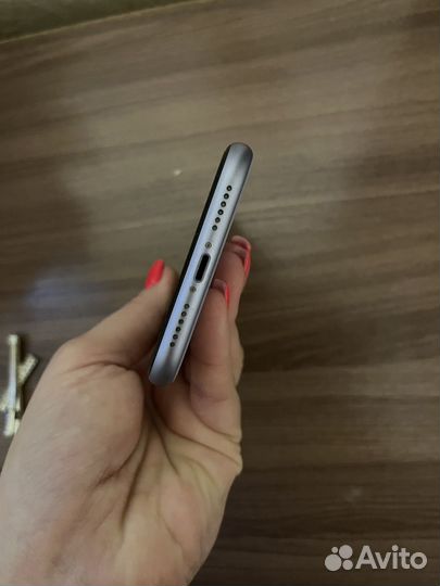 Телефон iPhone 11