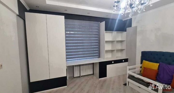 Детская рабочая зона у окна