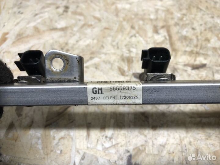 Рейка топливная (рампа) Opel Astra