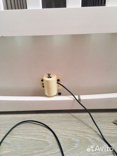 Детская кроватка с маятником и ящиком