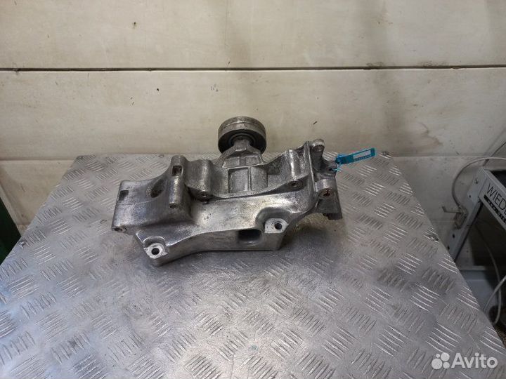 Кронштейн генератора Volkswagen Bora 1.6 ATN