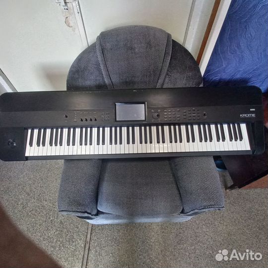 Продам синтезатор Korg Krome