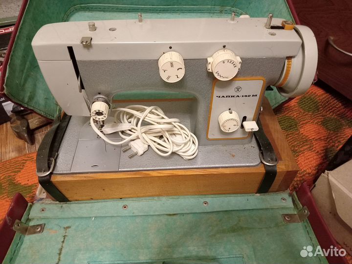 Швейная машинка чайка 142м