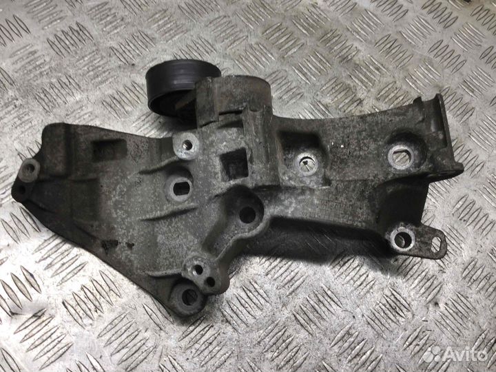 Кронштейн генератора Renault Scenic K4M766