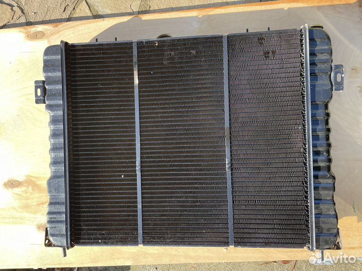Радиатор охлаждения Jeep grand cherokee
