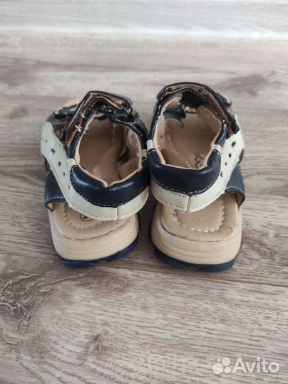Сандали новые