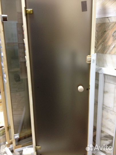 Стеклянные двери для бани