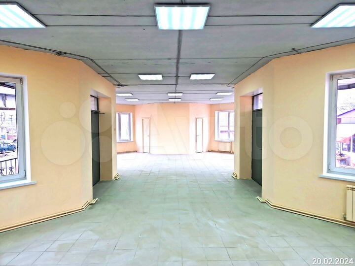 Свободного назн, 360 м² ТЦ на рынке