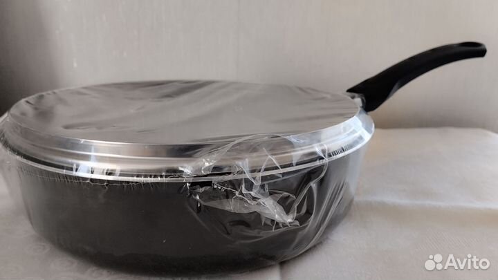 Сковорода с крышкой Scovo 26 см новая