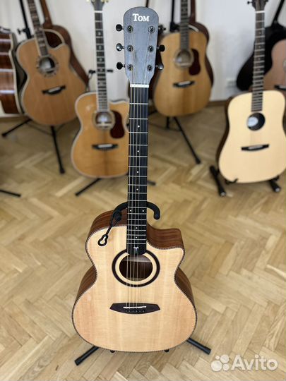 Акустическая гитара (массив) + хороший чехол
