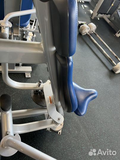 Тренажер бабочка Life Fitness