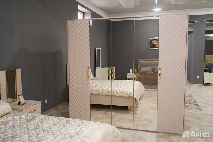 Спальный гарнитур Лара люкс в наличии