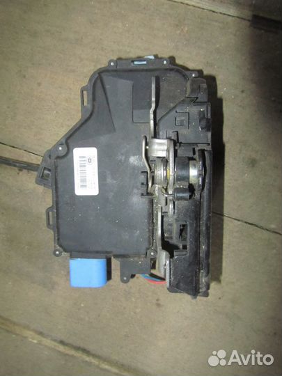 VAG Замок двери передней левой 3C1837015A