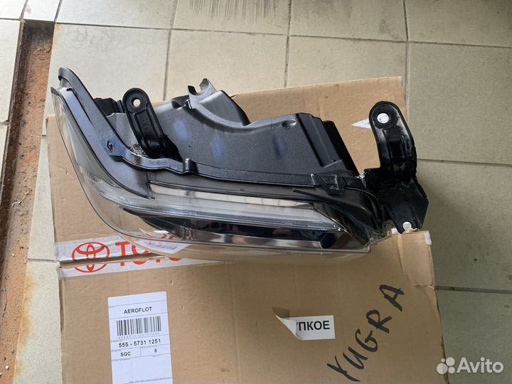 Передняя LED Фара на Тундру