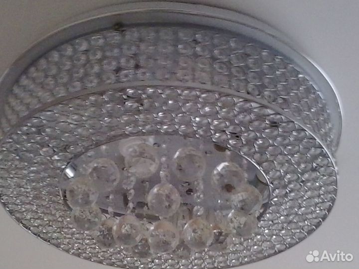 Продам люстру