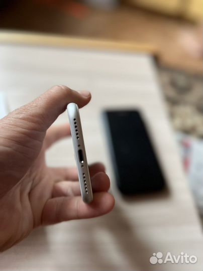 Телефон iPhone 7