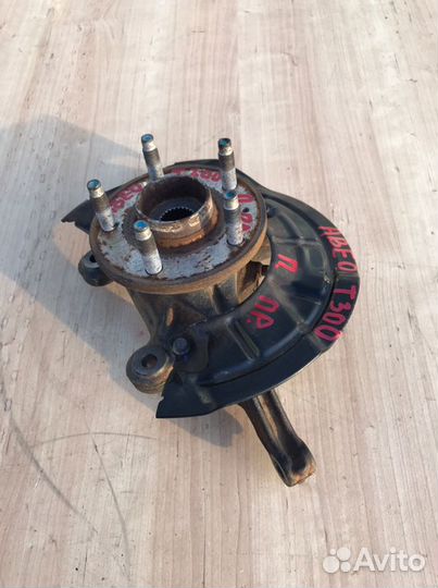 Кулак передний правый Chevrolet Aveo T300 F16D4