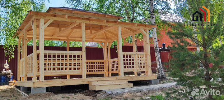 Беседка деревянная на сваях