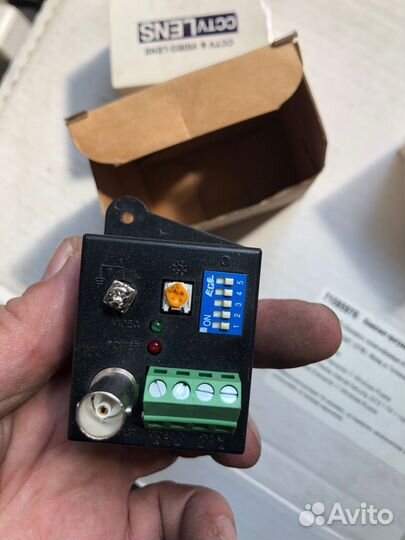 Приемник видео сигнала по витой паре SC&T TTA111VR