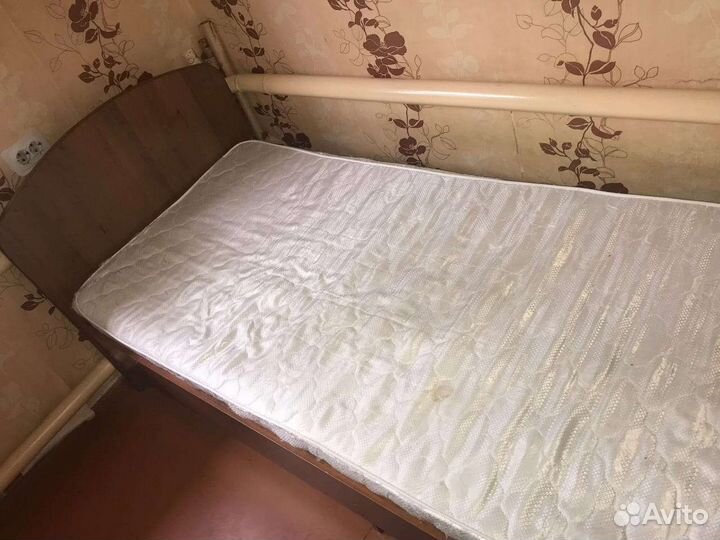 Кровать