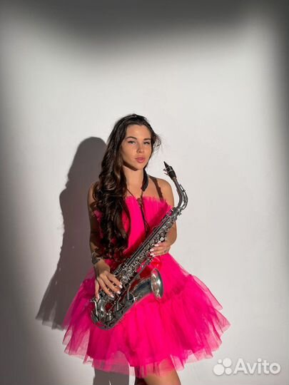 Саксофонист на праздник