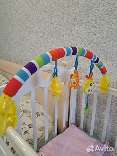Дуга с игрушками на коляску