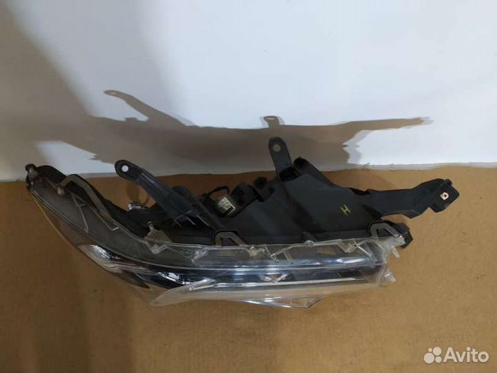 Фара передняя правая, Toyota Land Cruiser Prado 150 2018