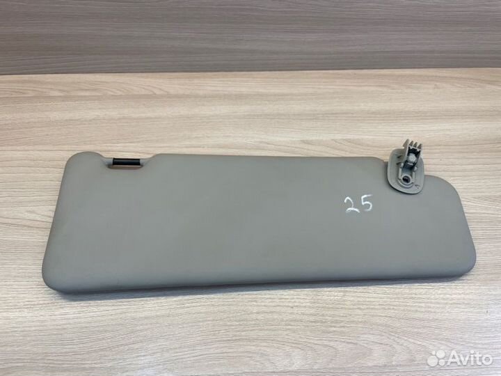 Козырек солнцезащитный правый Renault Logan