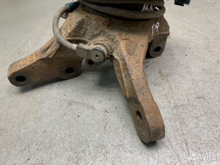 Кулак поворотный передний правый Mitsubishi Lancer