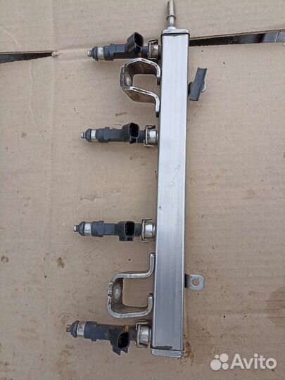 Топливная рампа с форсунками Mazda 6 GG 1,8 L8